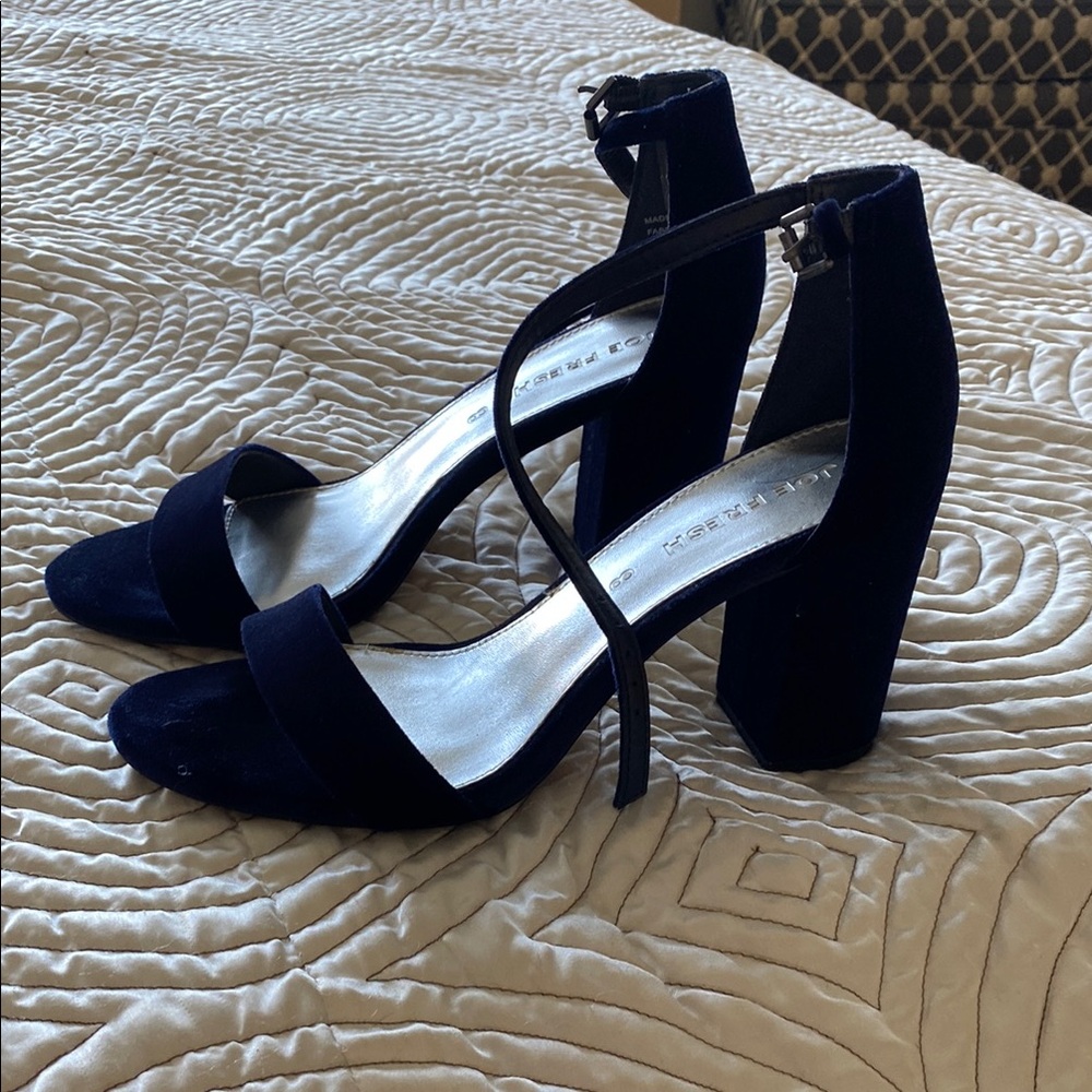 Elegant navy blue velour Heeled Shoe